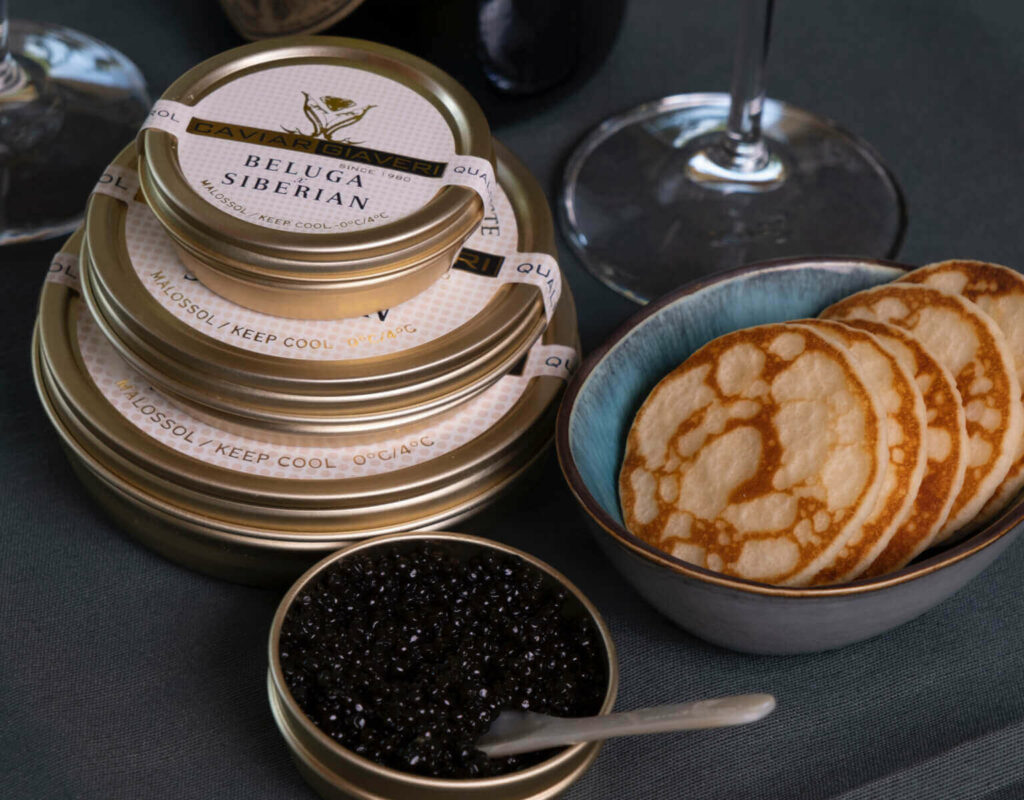 Caviale Beluga Siberian scatoletta aperta e blinis