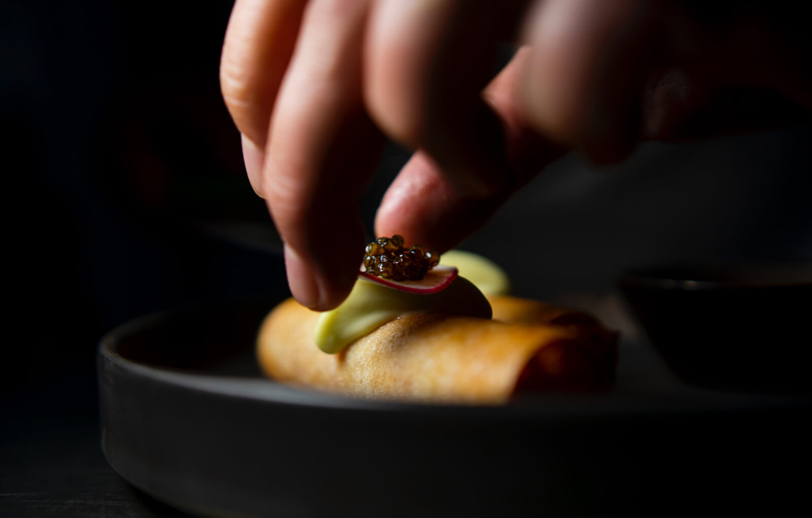 Piatto Gourmet con Caviale e crema di avocado