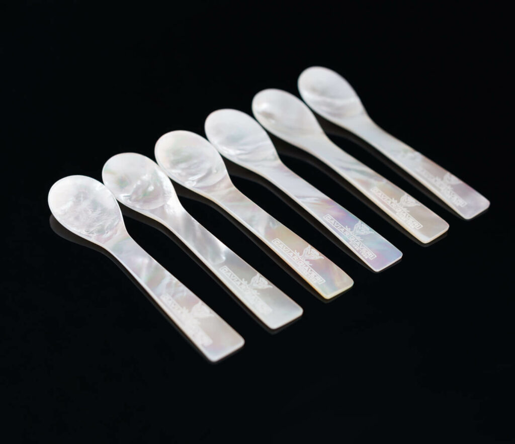 Set Mother of pearl caviar spoons Caviar Giaveri