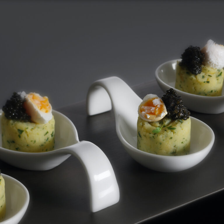 La cucina vegana. Caviale di melanzane con salsa al pomodoro