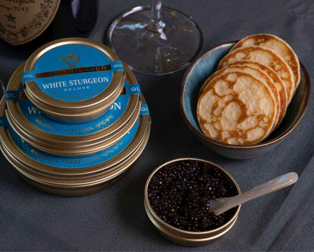 Caviale White Sturgeon Deluxe Giaveri scatoletta aperta e blinis