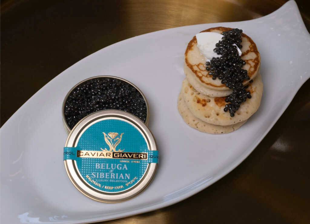 Box Caviale Yacht Master Caviar Giaveri scatoletta aperta e blinis
